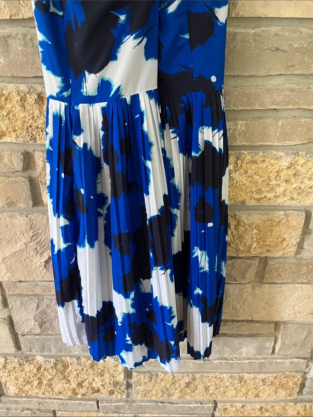 Banana Republic Blue, Black, and White Floral Print Pleated Dress Size 14 - Picture 12 of 15